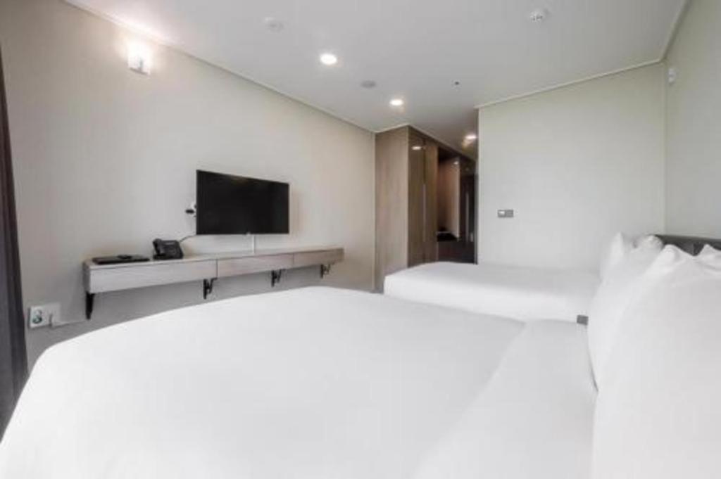 Riviera Incheon Airport Hotel Exterior photo