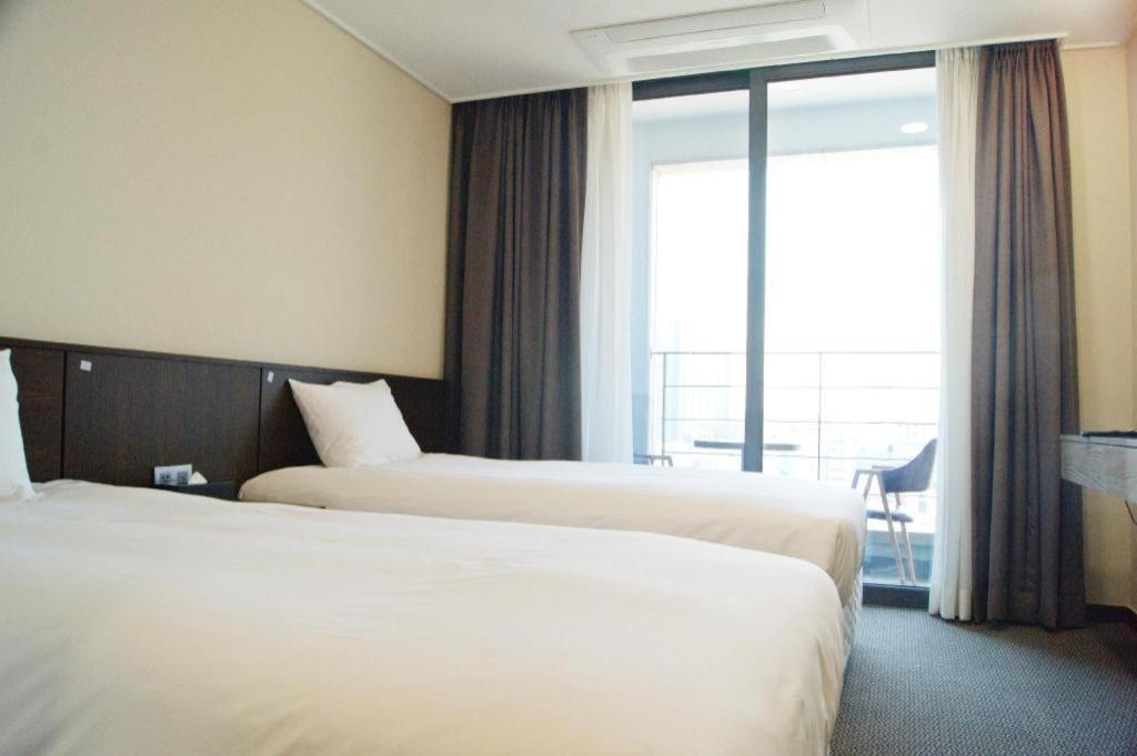 Riviera Incheon Airport Hotel Exterior photo