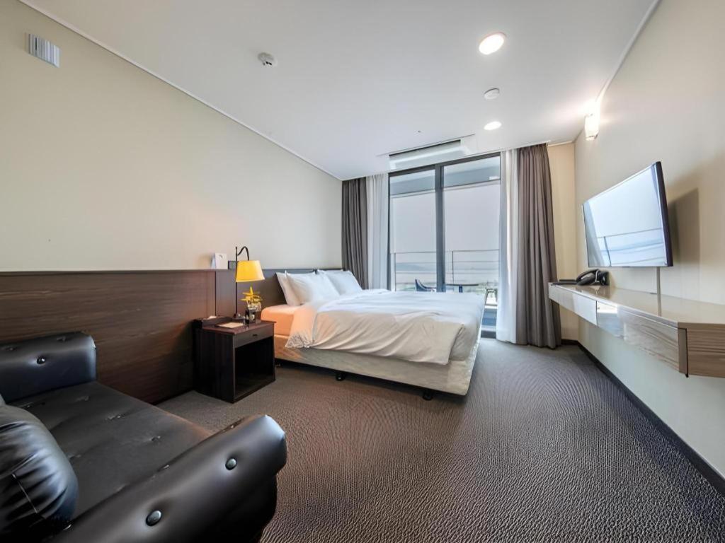 Riviera Incheon Airport Hotel Exterior photo