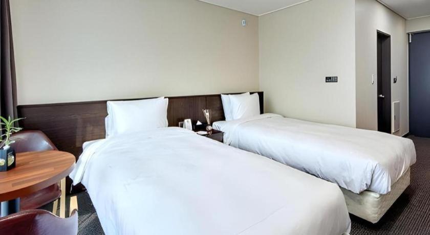 Riviera Incheon Airport Hotel Exterior photo