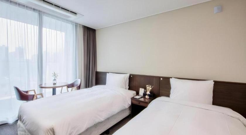 Riviera Incheon Airport Hotel Exterior photo