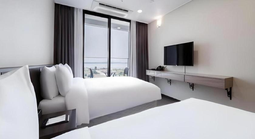 Riviera Incheon Airport Hotel Exterior photo