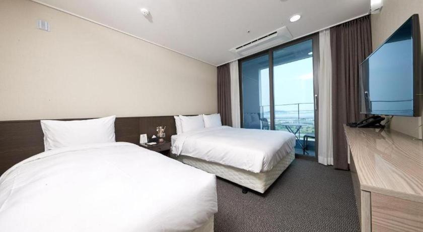 Riviera Incheon Airport Hotel Exterior photo