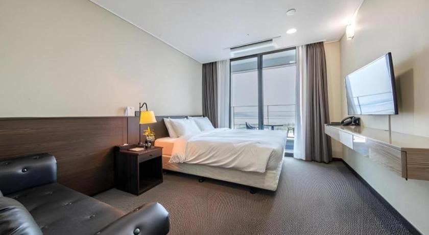 Riviera Incheon Airport Hotel Exterior photo