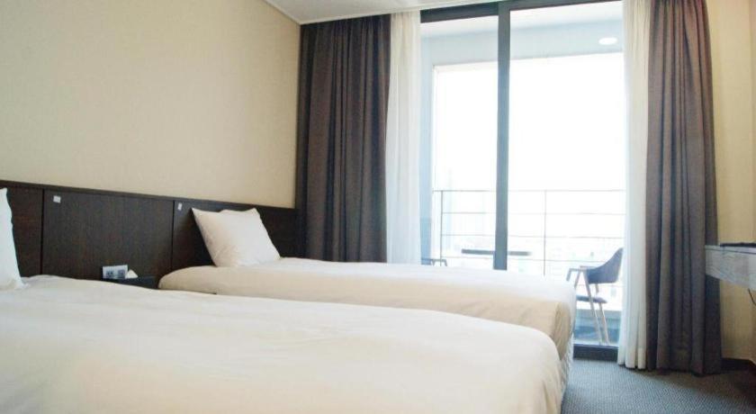 Riviera Incheon Airport Hotel Exterior photo