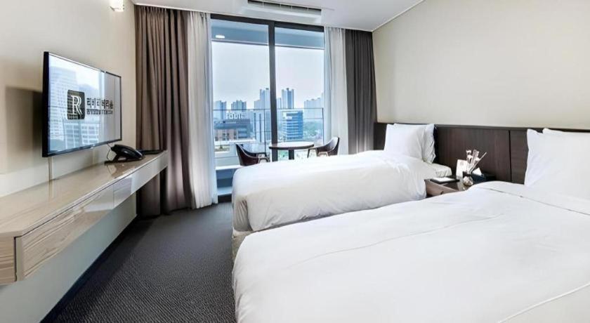 Riviera Incheon Airport Hotel Exterior photo