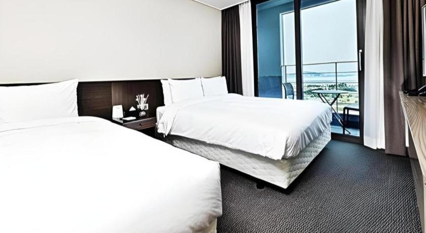 Riviera Incheon Airport Hotel Exterior photo