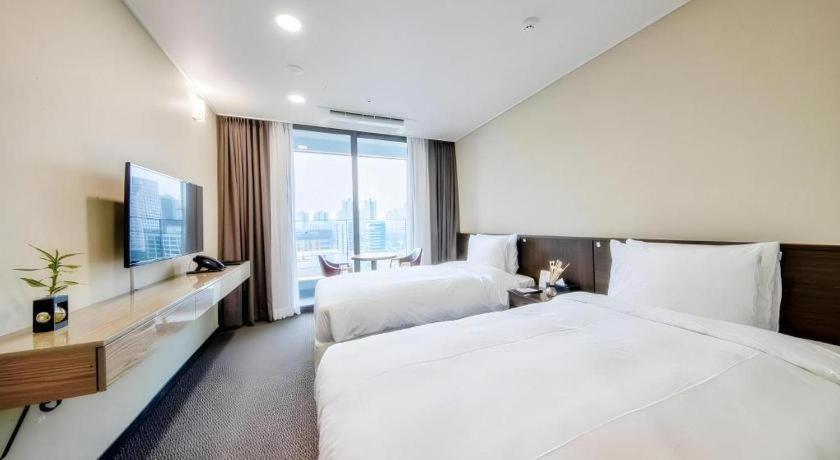 Riviera Incheon Airport Hotel Exterior photo